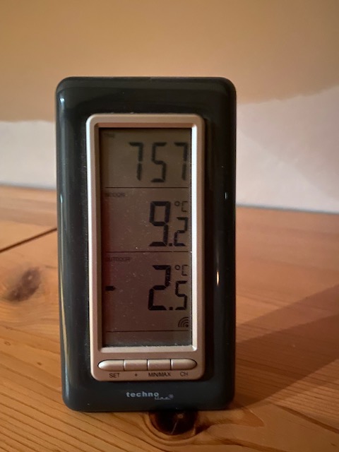 zoeharcombe's tweet photo. And this was our bedroom after the heating had been on for 90 mins! Top number inside, bottom outside.
#comebacksummer https://t.co/apNMsdB5T7