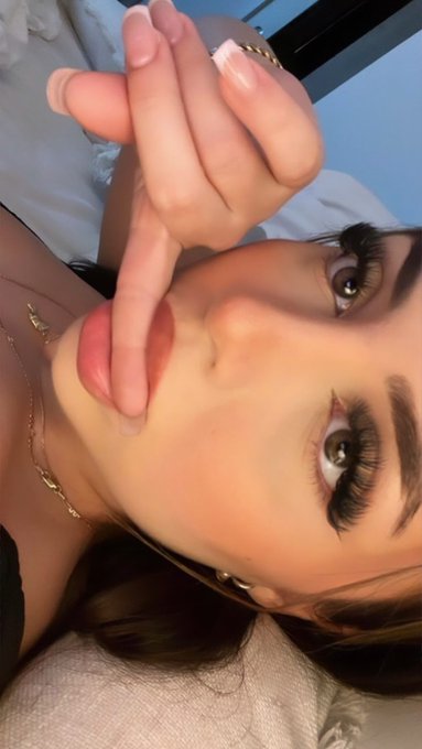 I love sucking on things ☺️ https://t.co/q9MZwDjqMq