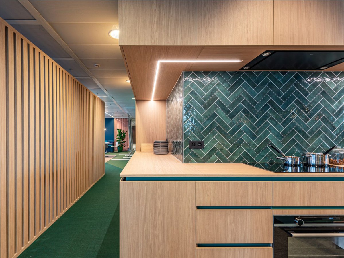 Interieurbouw Nieuws 14 december 2022 - Nét echt maar dan beter | CO2-uitstoot besparen op wandpaneelvervoer | Master of Stone | 100% recyclebaar design | Gids voor gezondere scholen |  Lees gratis | mailchi.mp/sandersmedia/1…