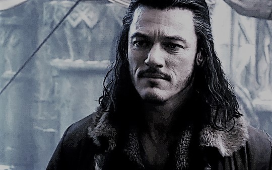 WakingDreams82's tweet photo. "A letter from my brother proposing a truce." Joanna turns to put it in the fire. "No truce without trust."  Drake shrugs. "It would be ill #mannered not to accept his generous invitation, don't you think? I shall like to hear out his terms." 
"Send the raven back then." #vss365 https://t.co/yWEQw3vBL0