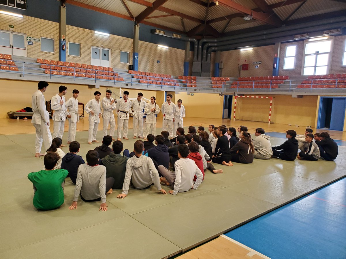 Jose Morales Aznar (@josemoralesaz) on Twitter photo Comencem la Mostra d'esports amb els nostres estudiants posant en pràctica els seus aprenentatges <a href="/BlanquernaCAFE/">Blanquerna CAFE</a> <a href="/BlanquernaFPCEE/">Blanquerna FPCEE</a> Comencem la Mostra d'esports amb els nostres estudiants posant en pràctica els seus aprenentatges <a href="/BlanquernaCAFE/">Blanquerna CAFE</a> <a href="/BlanquernaFPCEE/">Blanquerna FPCEE</a>