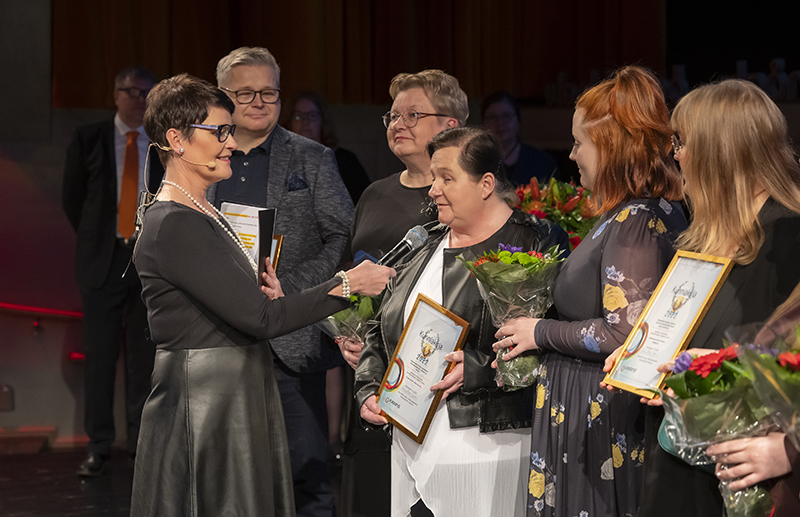 tarkeissatoissa's tweet photo. 👏Innostava #kehittämisteko: Crazy Action -illat nuorille palkittiin #Kuntatyö2030 gaalassa, Kannonkosken kunnan nuorisotoimi yhdessä #Kivijärvi, #Kyyjärvi ja #Kinnula. Katso teko: https://t.co/RJdPCz1PRU #tekojentori @kuntatyonantaja @Tehy_ry @SuPerLiitto @JHLry @Jyty_ry @JUKOry https://t.co/JxBWFg2yn7