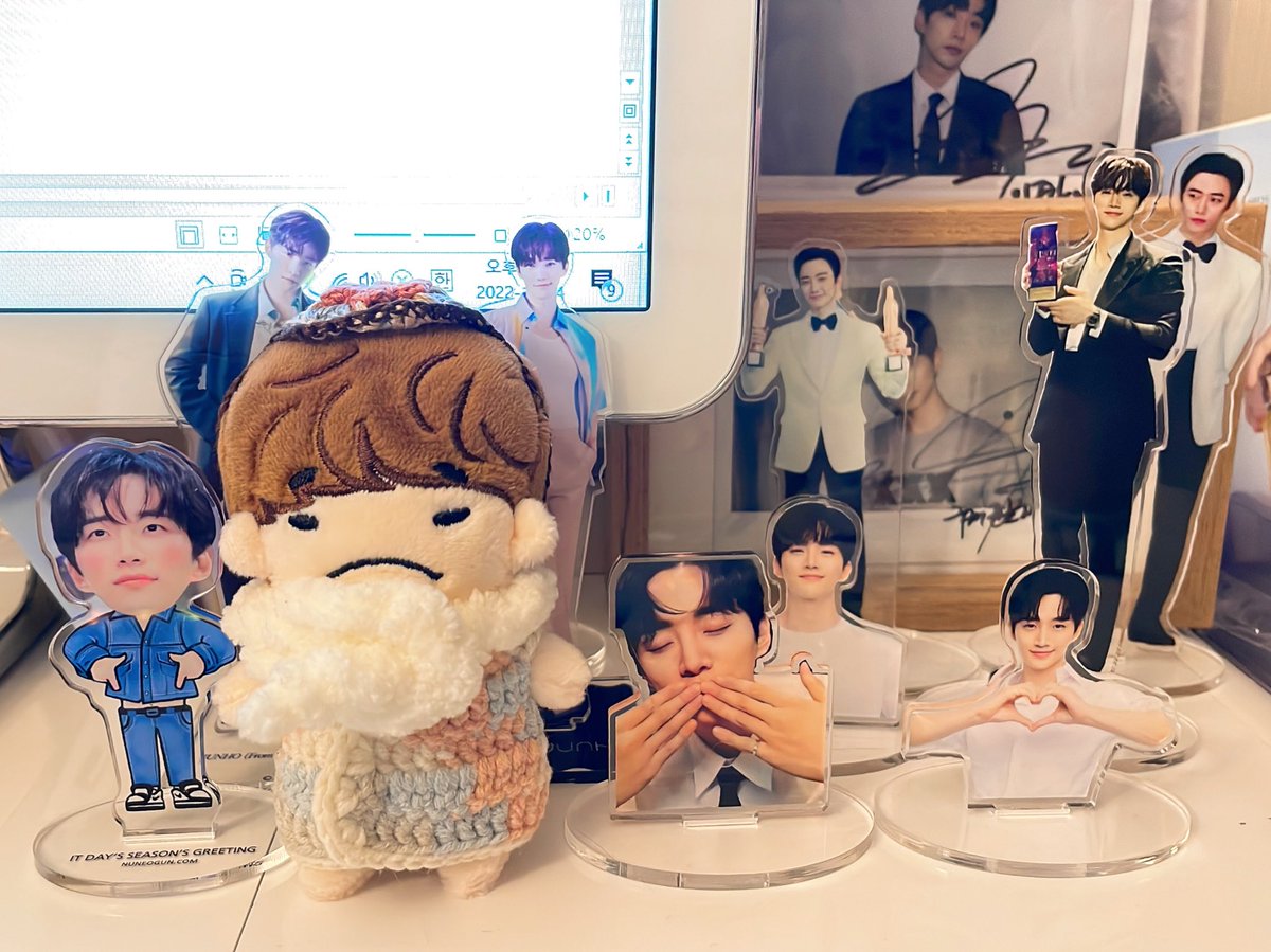 le2cs's tweet photo. 설빔 입은 잊쁘니와 준호들💛
심하게 귀엽💛💛💛 https://t.co/i61mC9alwA