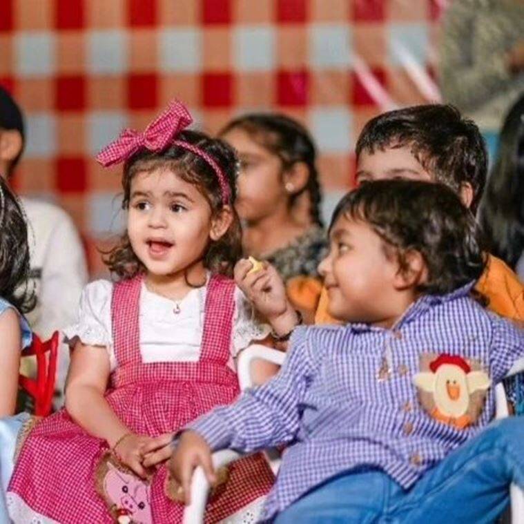 dailypostpunjab's tweet photo. Kapil Sharma ਨੇ ਮਨਾਇਆ ਆਪਣੀ ਲਾਡਲੀ ਧੀ ਦਾ ਜਨਮਦਿਨ
ਦੇਖੋ ਮੌਕੇ ਦੀਆਂ ਖੂਬਸੂਰਤ ਤਸਵੀਰਾਂ

#IndianComedian #KapilSharma #Celebarte #Daughter #Anayra #BirthdayClebrate #GalleryPics #Dailypostpunjabi https://t.co/796g79CVcs