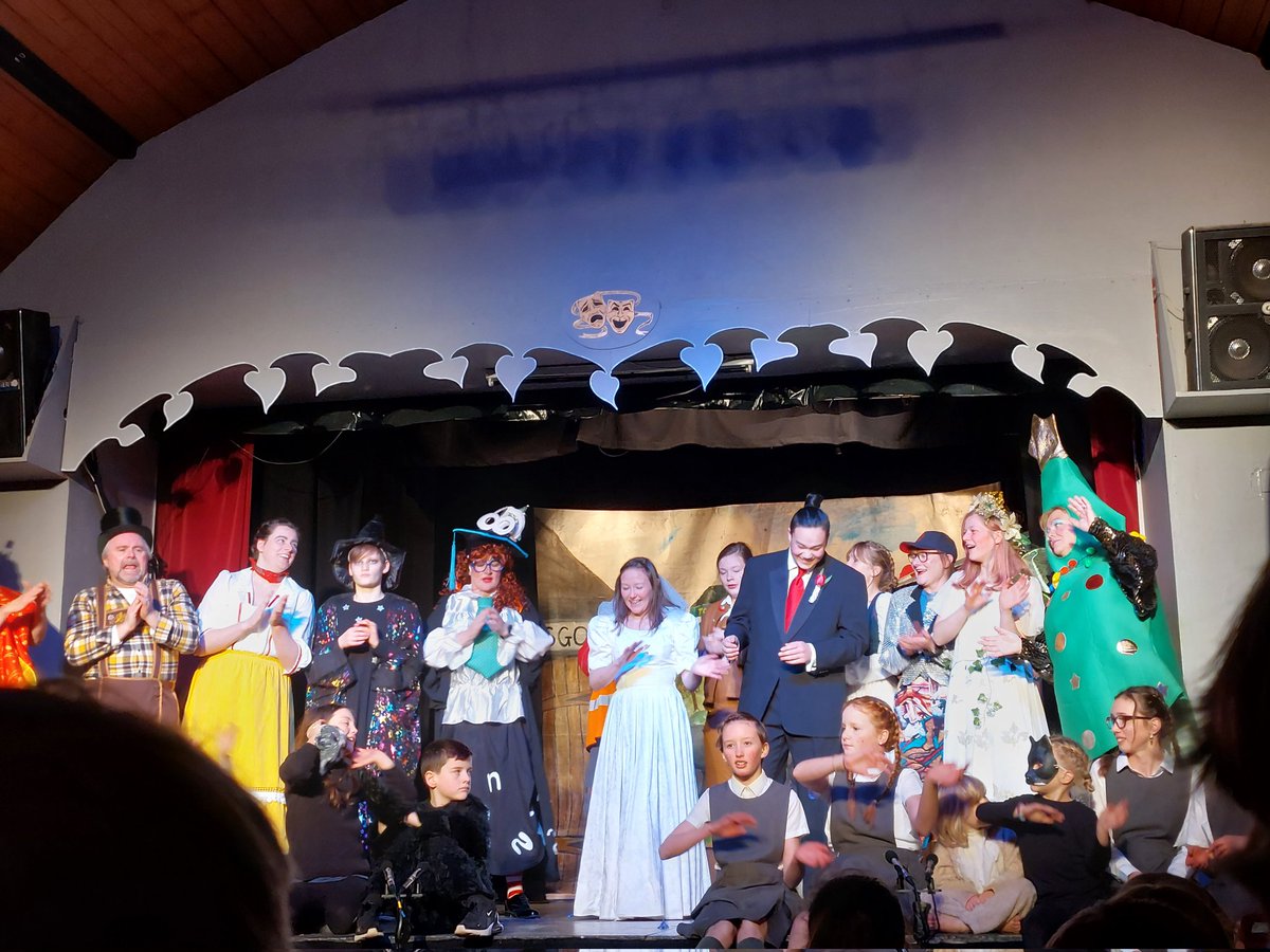 ArnoldMember's tweet photo. Fun & Laughter at the Mull Panto. A great community effort & by the sounds of cheering, booing & hissing, enjoyed by all young & old. @coopuk #Tobermory donated £150 & monies collected from the programme sales will be converted into Co-op stamps for Mull & Iona Pantry #BeingCoop https://t.co/8ZNL2bJCUD