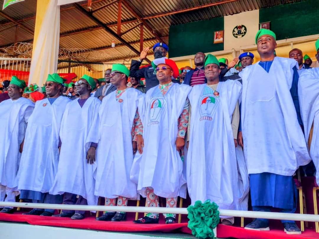 babaidris090's tweet photo. Yesterday, H E @bukolasaraki joined the @OfficialPDPNig Presidential candidate, Alhaji @atiku Abubakar at a courtesy visit to the Anglican Archbishop Benjamin Kwashi. #AtikuOkowa2023
#AtikuInJos https://t.co/nJpaFSHKUh