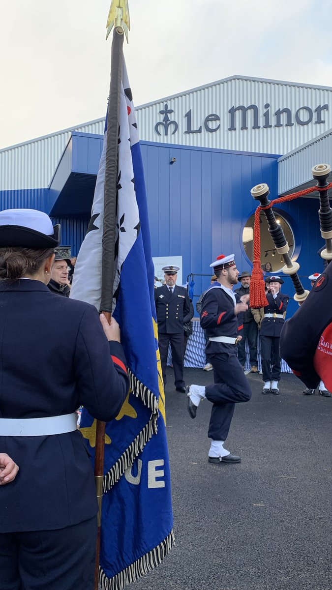 Le_Minor_FR's tweet image. "Johnny Halliday disait « Il n’y a que les montagnes qui ne se rencontrent pas »

voici pourtant rassemblées aujourd’hui 3 légendes bretonnes."

- inauguration du nouvel atelier Le Minor, samedi 10 décembre 2022 -