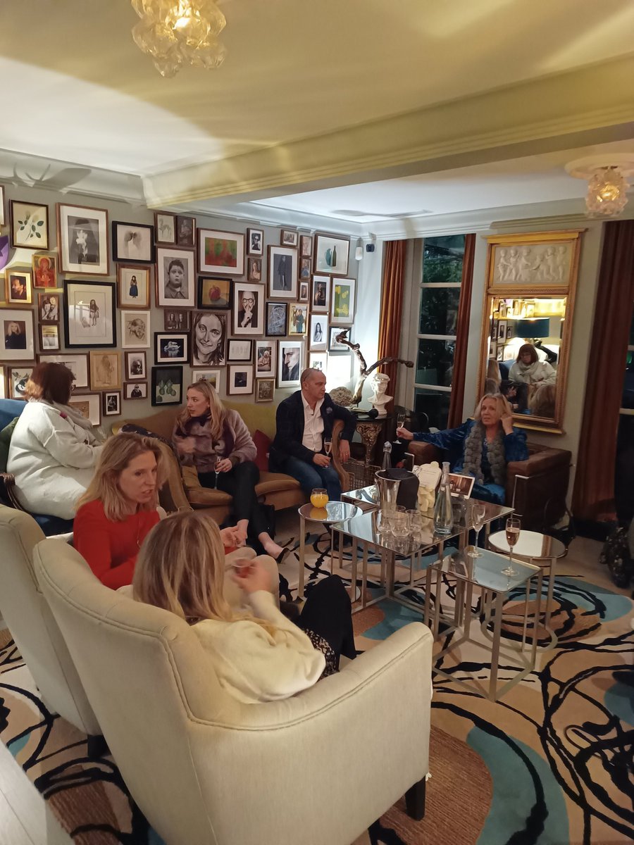 WritingCwwl's tweet photo. Wow, what a special workshop that was. Amazing students, travelling from far & wide (Bristol, Croydon!) despite the train strike, super-stylish venue, drink, food, art, at @VilladiGeggiano Chiswick. Thank you @IlonaPacia #perfecti #creative #writing #venue #Foodie https://t.co/g3QQm5FJYv