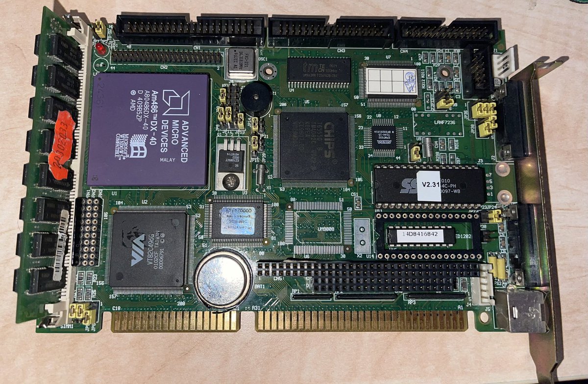VejvyCZ's tweet photo. Večer se podařilo rozjet druhou ISA kartu SBC pro 486tku... Chvilku trvalo sehnat CPU. Pochopitelně bylo potřeba upravit propojky na desce. Ještě musím dodělat tu druhou desku s ISA sloty s modrým podkladem, ale nechce se mi dávat 1000Kč za konektory.
#oldcomputers
#486DX
#msdos https://t.co/0xd6376S2r