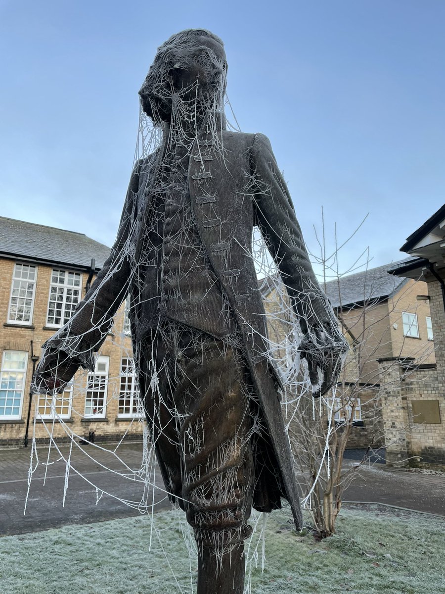 Couldn’t resist this one of the #williamwilberforce statue looking magnificent this morning @PockSchool