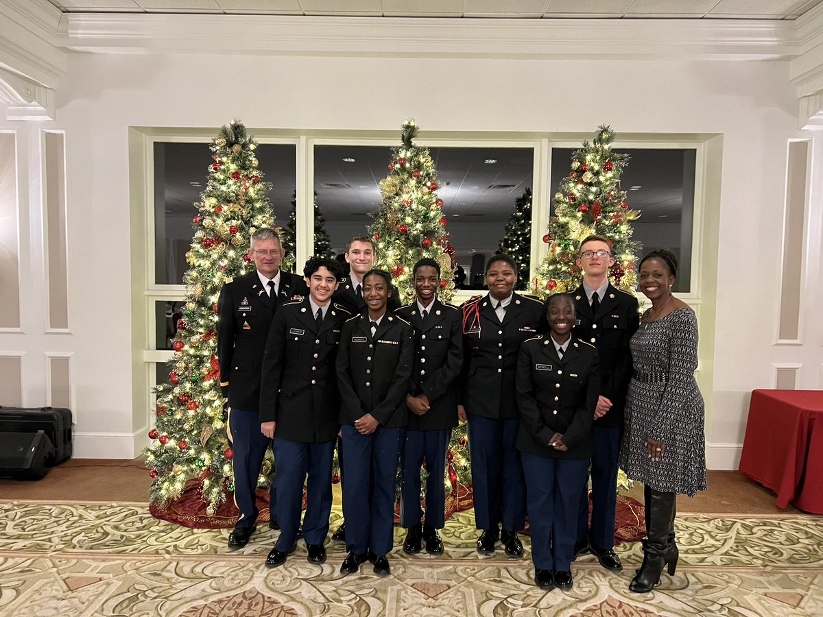 kga95aka's tweet photo. Thank you to the City Club of Albany for your unending support of our scholars and families! The Superintendent’s Fund for the Happiness of Children is grateful for all your thoughtfulness and kindness. We appreciate you! #allinforalbany @AHSFalconsNest @albanyschools https://t.co/nOUREU22Wq