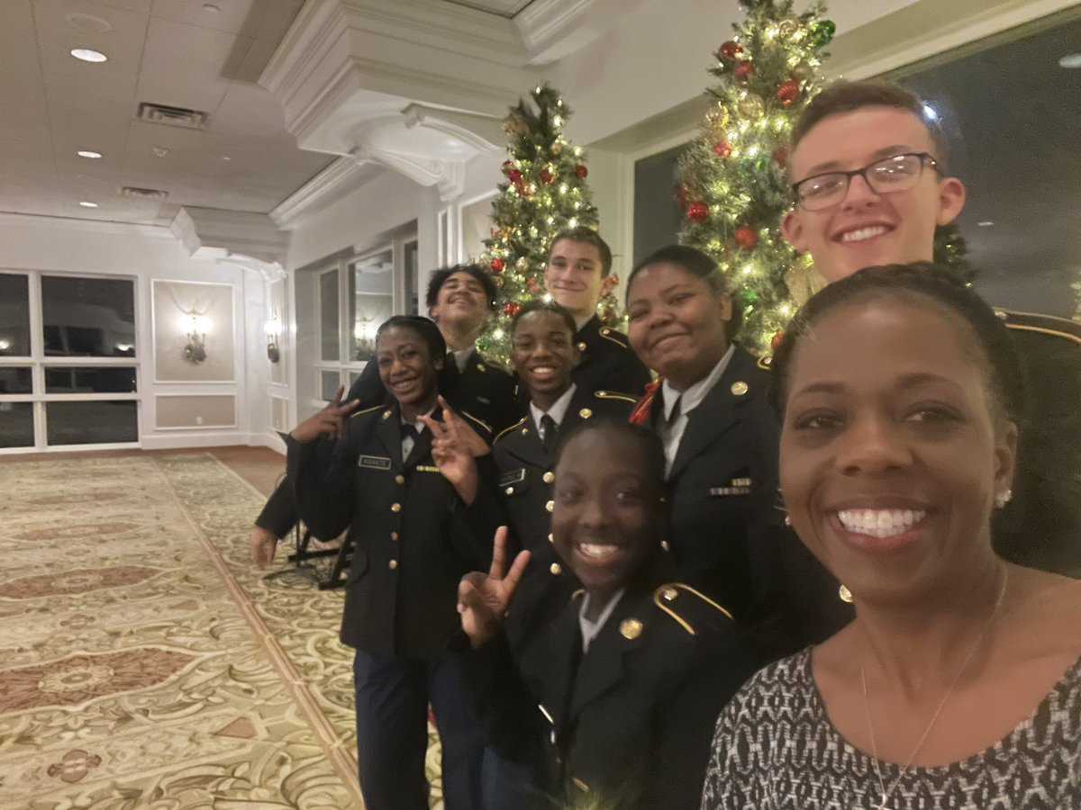 kga95aka's tweet photo. Thank you to the City Club of Albany for your unending support of our scholars and families! The Superintendent’s Fund for the Happiness of Children is grateful for all your thoughtfulness and kindness. We appreciate you! #allinforalbany @AHSFalconsNest @albanyschools https://t.co/nOUREU22Wq