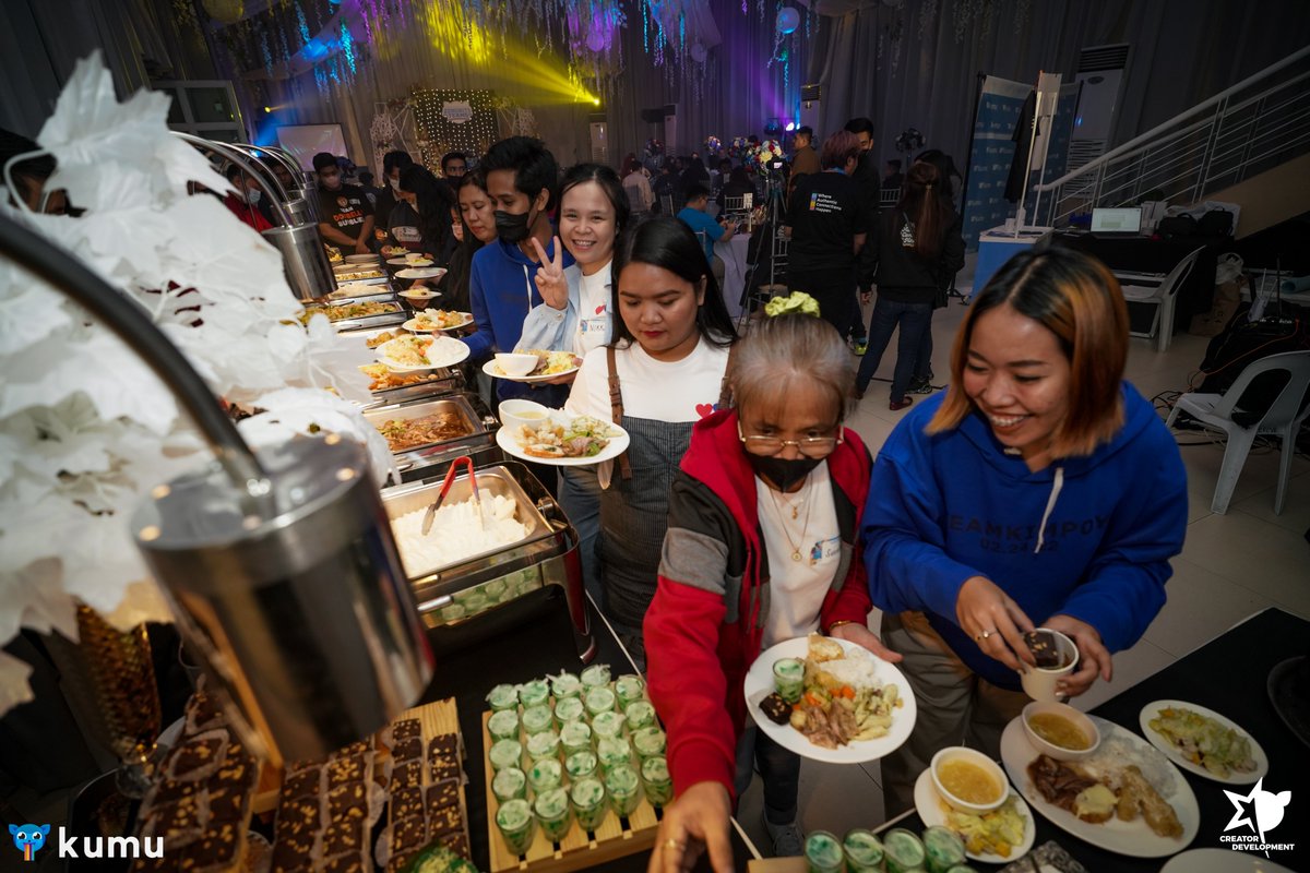 kumuPH's tweet photo. As the heartbeat of kumu, the official #KumunityTeams celebrated their "Christmas Party & Meet Up" event last Dec 1 with much fun and joy.
In partnership with kumu CSR, they launched PasKUMUnity 2022. All are invited to send their donations to help raise funds for beneficiaries https://t.co/Nc0t9zhAhq
