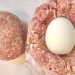 割った瞬間笑顔になれる♪『ゆで卵とろ～りハンバーグ』