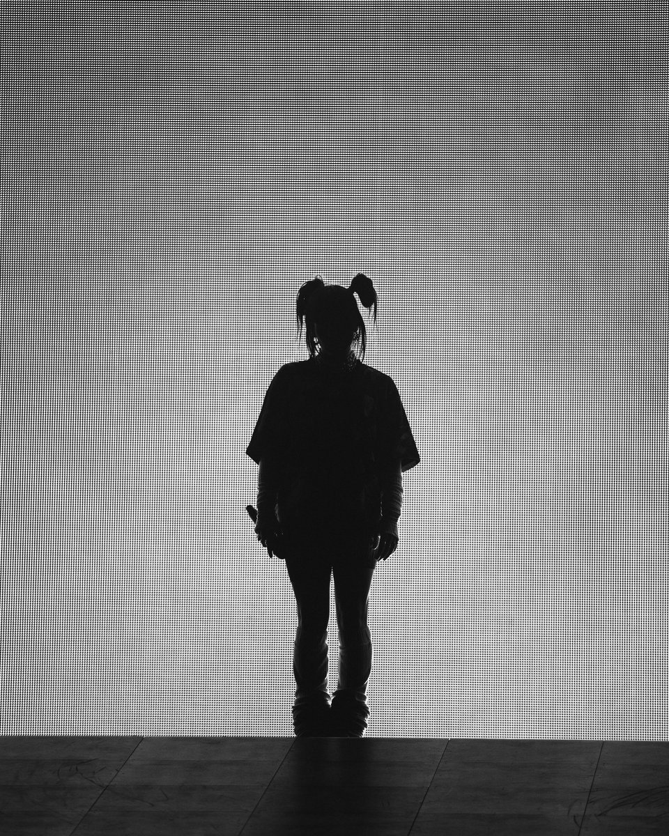 thekiaforum's tweet photo. Billie’s back.
(📸: @AshleyOsborn / Kia Forum Photos)

@BillieEilish #HTEEncore1 #HTEEncoreShows https://t.co/vTZro2ZNVK