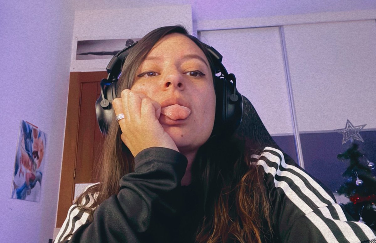 IreneFieldsYT's tweet photo. He dormido como el culo pero aquí estamo, iniciando streeeaaaaam!

Hoy toco uwu dúo con Paula, vamos vamooooooosss 🏆

❄️ https://t.co/P27NyQg6LR
❄️ https://t.co/P27NyQg6LR

@VALORANTes | @CaseEsports https://t.co/sh2bo1BKF7