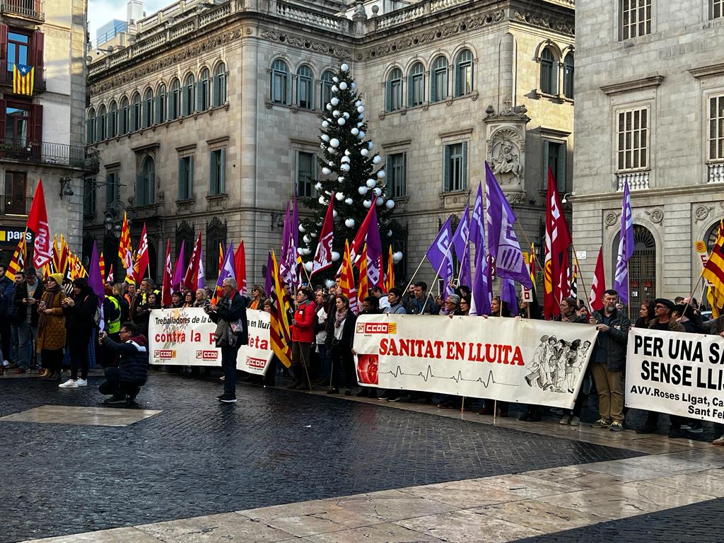 ugt_sp_cat's tweet photo. 🩸 #Sanitat Catalana en lluita ✊ Volem pressupostos dignes‼️ El model actual de gestió condemna a la Sanitat Pública a favor del model privat 🛑 Volem Sanitat Pública de qualitat @PerTotes les persones #Essencials  @ugtsalut @_efermar @ugtcatalunya @jlfernandez2013 @PilarGonugt https://t.co/wYkDCptfyh