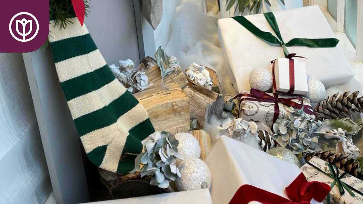 HomeInsteadmhcr's tweet photo. If you're in #MarketHarborough or #Oakham enjoying a spot of Christmas shopping why not take a look at our new Christmas window display? . We hope it adds a little bit of #Christmas cheer!

#MarketHarborough https://t.co/puNnqutadC