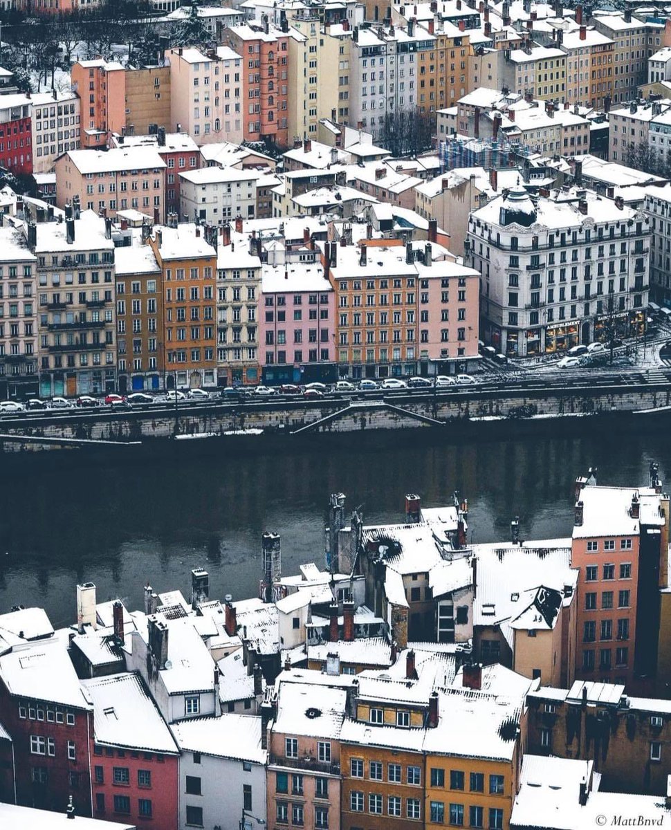Lyon sous la neige ❄

📸 mattbnvd

#lyon #vivrelyon #lyonmaville #lyonsouslaneige #firstsnow #hiver #Winter