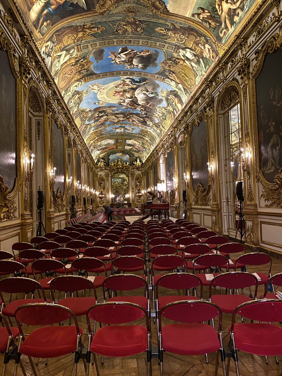 Sublime concert des <a href="/EEpopees/">Les Epopées_Stéphane Fuget</a> hier soir à la Banque de France, dans plus belle galeries baroque de Paris, hommage à l’ancien gouverneur J-C Trichet. Bonheur absolu que d’accompagner cette Cie lyrique #intelligencemusicale #dreamteam #stephanefuget <a href="/camillepoul/">Camille Poul</a> #clairelefilliatre