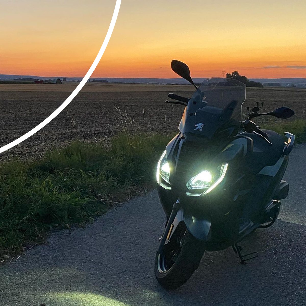 Disfruta cada atardecer con tu fiel compañero de #PeugeotMotocycles.
 
🌇 ¡Gracias @np18230, <a href="/alicangulpinar/">Alican Gulpinar</a>, @bonjour_pulsion y @metropolis_400i.clubitalia​!