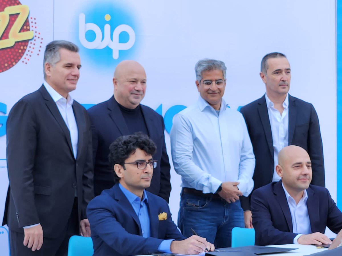 aamir_ibrahim01's tweet photo. Today @jazzpk takes another step in its digital operator strategy by launching @Turkcell's free messaging platform @pakistanbip. Millions of fellow Pakistanis can now benefit from a secure, localised multi-purpose messenging app #bipsebolo https://t.co/hm9XfWdn0F