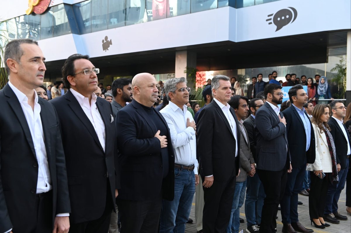 aamir_ibrahim01's tweet photo. Today @jazzpk takes another step in its digital operator strategy by launching @Turkcell's free messaging platform @pakistanbip. Millions of fellow Pakistanis can now benefit from a secure, localised multi-purpose messenging app #bipsebolo https://t.co/hm9XfWdn0F