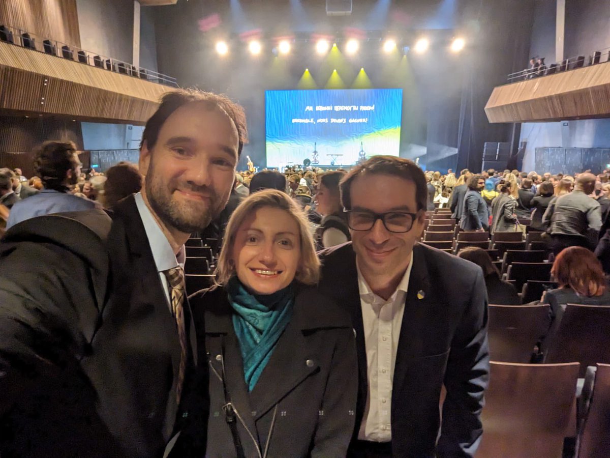 Morlet78100's tweet photo. Soirée en faveur de l Ukraine. Fondation @olenazelenskaua avec la @LaMaisonUkrSGL et @CarmierDavid @Arnaud_Pericard / reconstruire les hôpitaux et sauver des milliers de vie #StandWithUkraine https://t.co/DGPyXB8zvL