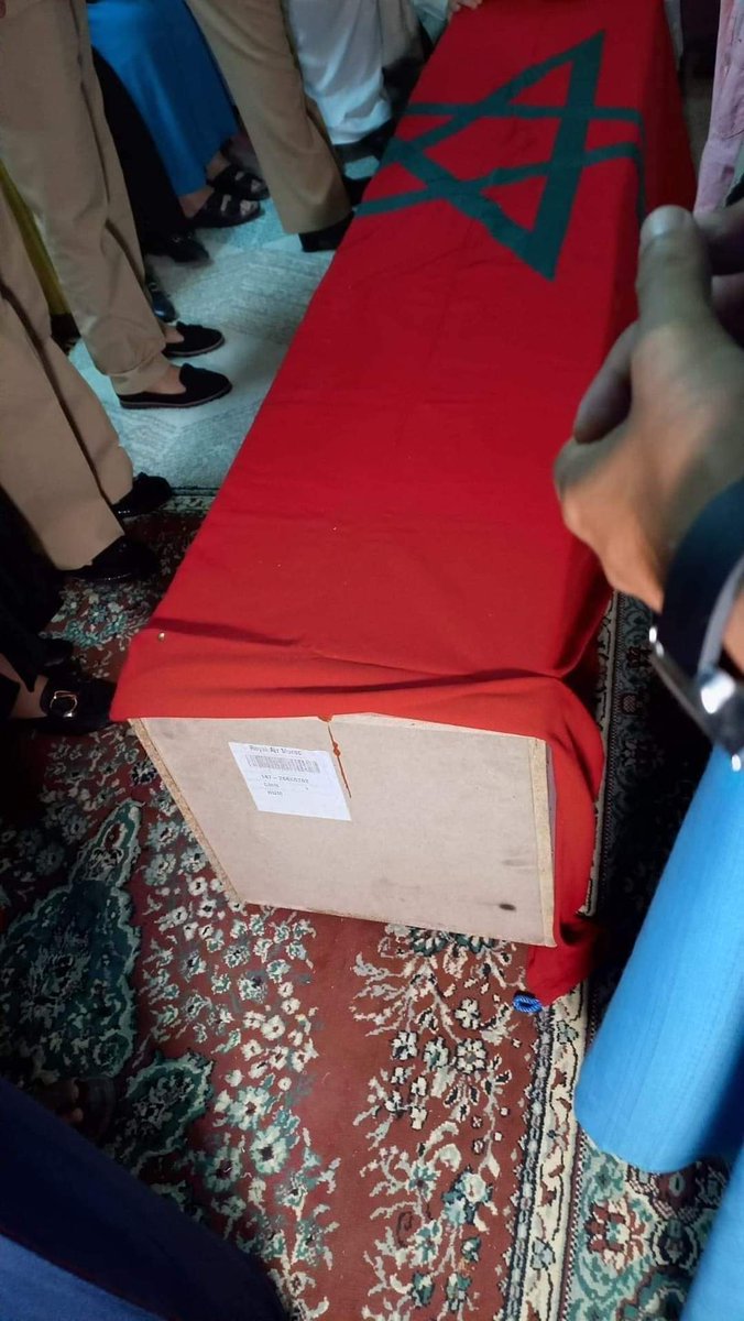 🇲🇦🔥🇪🇭| صفحات على منصة الفيسبوك، تعزي عائلات 12 جندي مغربي، لقوا مصرعهم على أيدي الجيش الصحراوي، بمنطقة أمگالا المحتلة، بعد قصف قواعدهم هناك، أغلب الضحايا، ينحدرون من حي يعقوب المنصور بالرباط. المخزن يستحي من الاحتفاء بضحاياه (#الباطل) و الصحراويون، يودعون الشهداء بالفخر