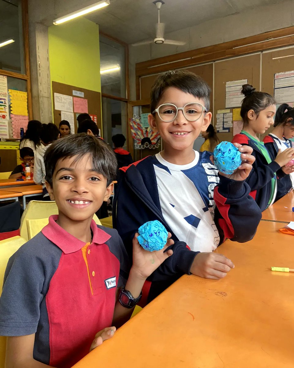 FSSurat's tweet photo. Grade 3 students enjoyed a Zero waste workshop wherein they explored various best-out-of-waste activities taught to them by a few Grade 9 students. This learning engagement was done as a part of the unit 'Sharing the Planet'.

#FSStudents #FSLife #FSWay #FSHappenings #IBschools https://t.co/ZL4e6ztHLm