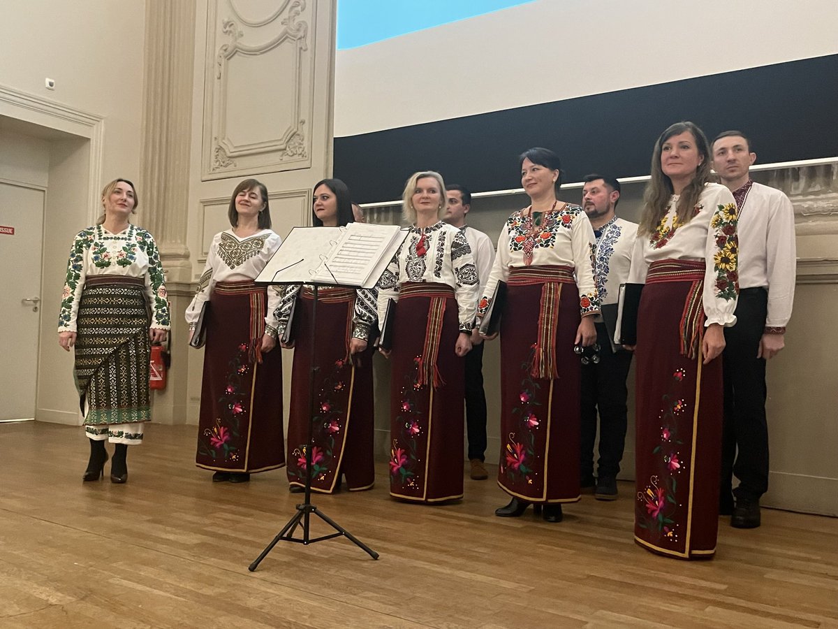 Morlet78100's tweet photo. Retour sur la Journée Ukrainienne du 10/12 à St Germain en Laye. Grand succès du marché de Noël et repas spectacle impressionnant. https://t.co/D6luvaFJsM