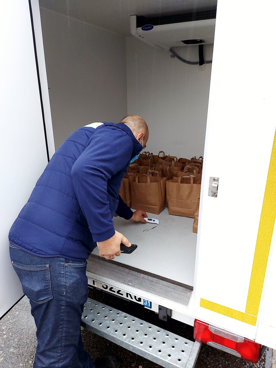 LPNews_OCC's tweet photo. En livrant aussi les repas, dans le Gers comme dans toute l'Occitanie, les facteurs contribuent au bien vieillir chez soi.
A Fleurance, plus de 75 personnes en bénéficient chaque jour.
#engagéePourVous #LaPoste #PortageDeRepas #Gers #Occitanie https://t.co/nwl0K8DHDd