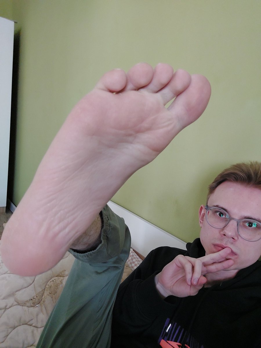 Oh hi #feet fansly.com/octavarium211