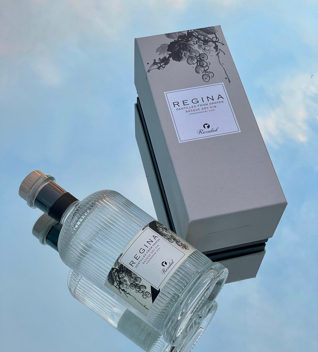 La magia de la Ginebra Regina no entiende de fronteras. Desde Euskal Herria, la tierra donde nace Regina al resto del mundo. Gracias a todos los que estáis haciendo posible! 

#txakolirezabal #rezabal #reginaginera #rezabalengina ##gin #ginebra #gintonic