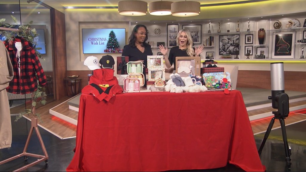 Thank you, <a href="/GoToGirlfriend/">Go-To Girlfriend</a>, for choosing @unistellar's eVscope 2 as part of your holiday gifts favorites, presented on <a href="/CBS/">CBS</a>.
Full video → cbsn.ws/3VXO8PW 
#Holiday #Gift #Telescope <a href="/CBSLA/">This is (not) CBS Los Angeles 👁️</a>