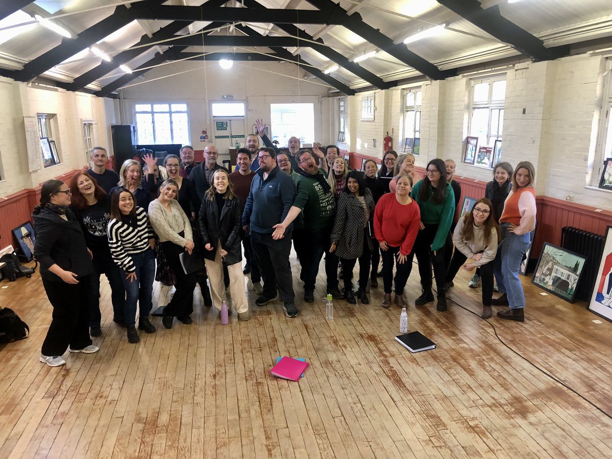 I’ve hopped on the Victoria Line and am now in Vauxhall with the Real Voices Choir, who are going to be singing us out <a href="/writtenbysalma/">Salma El-Wardany</a> <a href="/BBCRadioLondon/">BBC Radio London</a>