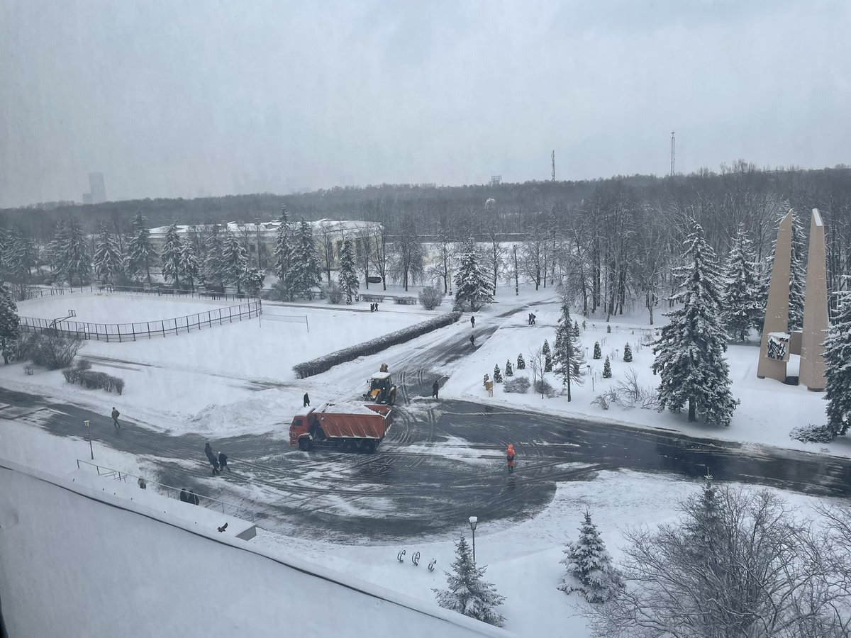 А из нашего окна..