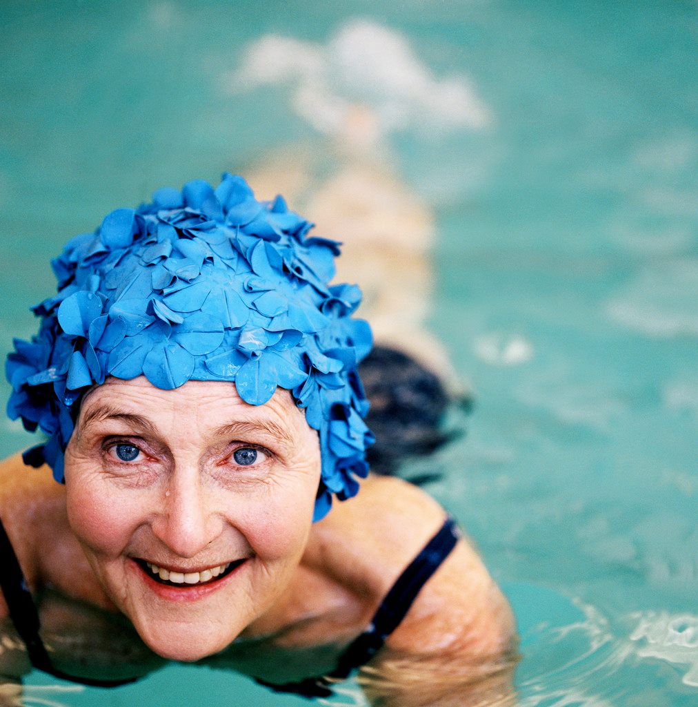dental_news_ok's tweet photo. 🏊‍♀️🌊 Si usa dentadura postiza, no necesita quitársela para nadar. 

Pero recuerde que el agua puede aflojar la succión entre la dentadura postiza y su boca, de modo que utilice un adhesivo para dentadura postiza para afirmar su sujeción 🏊‍♀️🌊 https://t.co/LqWpSHOCgf