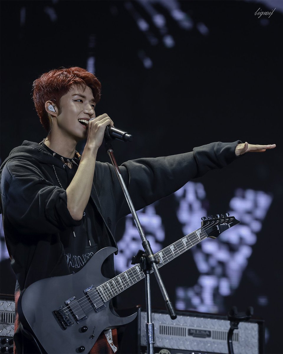 intojunhan's tweet image. i’ll forever hold this junhan moment inside my heart.