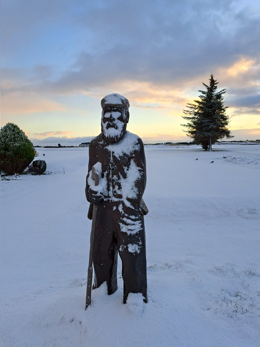 Old Tom stands a solitary guard over the 1st tee.
Waiting for brighter days to welcome members, and Visitors in 2023.
@OTMTrail @golf_scottish @bunkeredgb @CoursesScotland @SProctorGolf @JimHHartsell