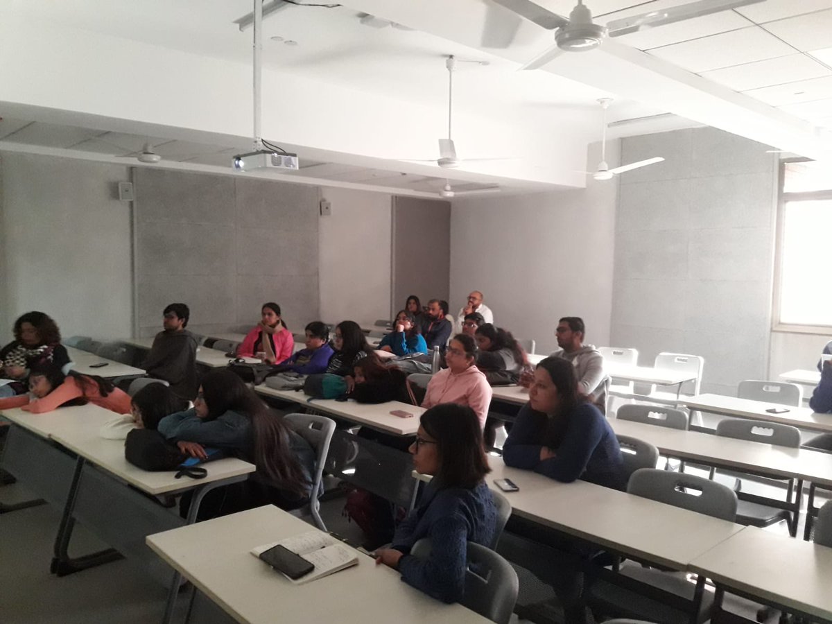 SOLS_UPES's tweet photo. @SOLS_UPES  Film Club successfully introduced and screened Howl's Moving Castle (2004) on 8 December. This was also the last screening for this semester. Dr. Devaleena Kundu led the discussion. 
@UPESDehradun https://t.co/1hD2dtz9N8