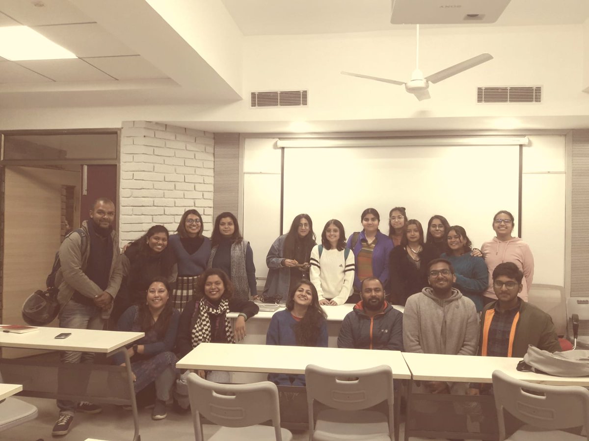 SOLS_UPES's tweet photo. @SOLS_UPES  Film Club successfully introduced and screened Howl's Moving Castle (2004) on 8 December. This was also the last screening for this semester. Dr. Devaleena Kundu led the discussion. 
@UPESDehradun https://t.co/1hD2dtz9N8