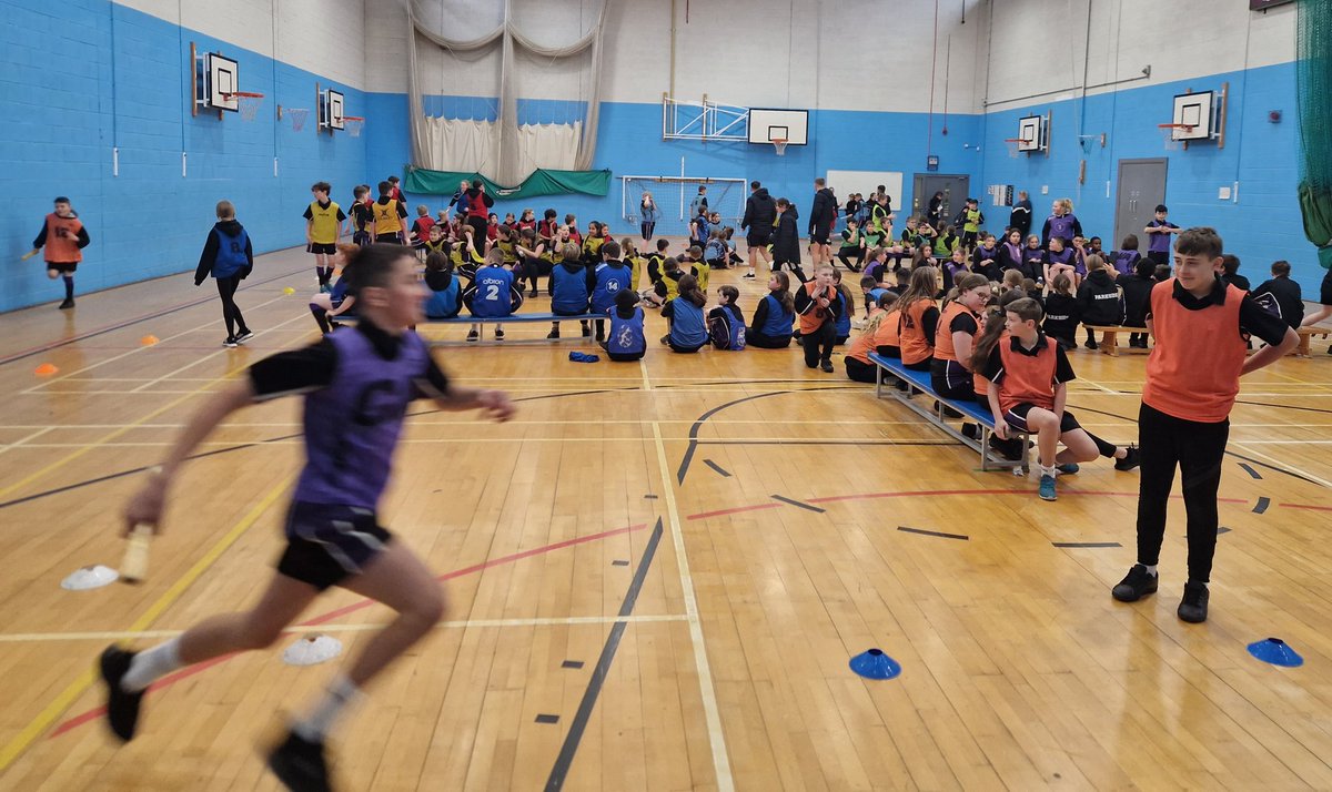 ParksideCulling's tweet photo. Great game of 'Aussie Relay' yesterday with Y7. Team 'non-bibs' came out on top! Think they need a bit of work on their team name 🤔
#ParksidePE
#Teamwork
#PEisFUN https://t.co/YNyfSCrYOJ