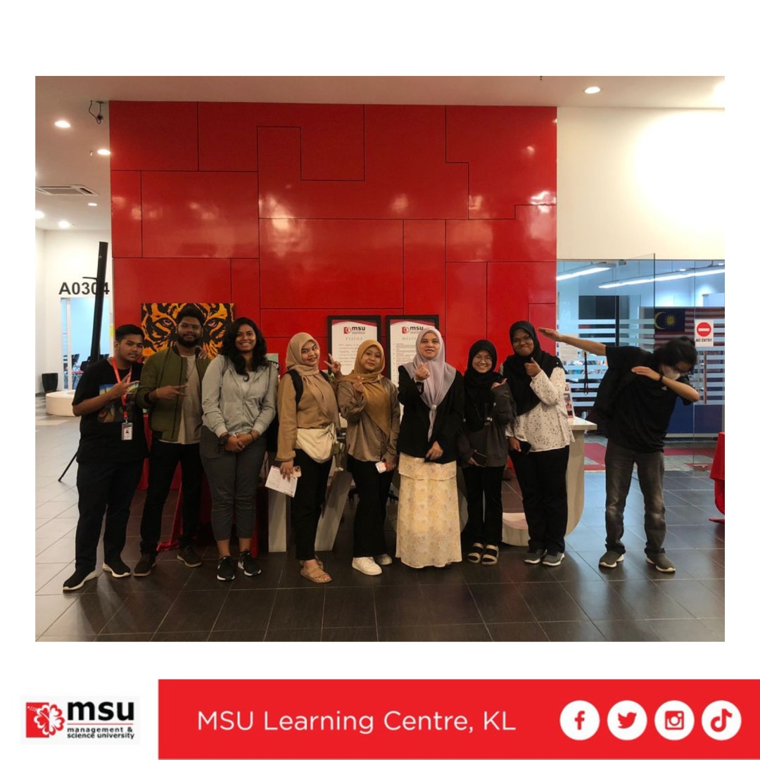 MSULCKL's tweet photo. A moment with our Director, Pn Norlina bt Arshad 🌹🌹
Welcome to our new #MSUrians!
#time4MLC
#positivemindset❤️
#careergoals
#MSUMalaysia🌺 https://t.co/Iw5b3EySOl