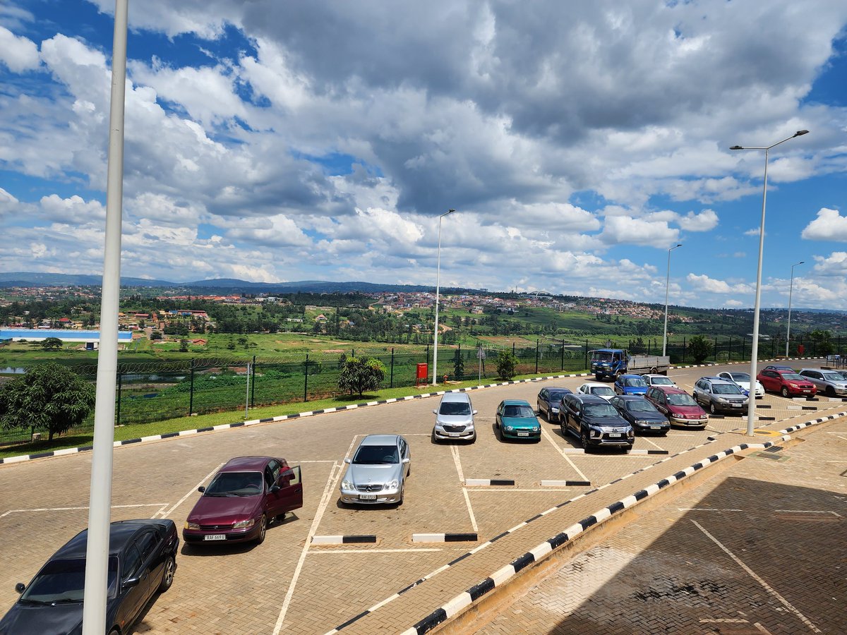 JaneNtunde's tweet image. Kile kihoro cha ku-present kwa decision makers ila view inakuliwaza!🫨😤🤗
#MyAfricanTriangle