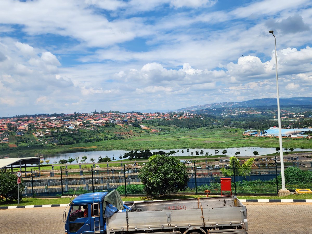 JaneNtunde's tweet image. Kile kihoro cha ku-present kwa decision makers ila view inakuliwaza!🫨😤🤗
#MyAfricanTriangle