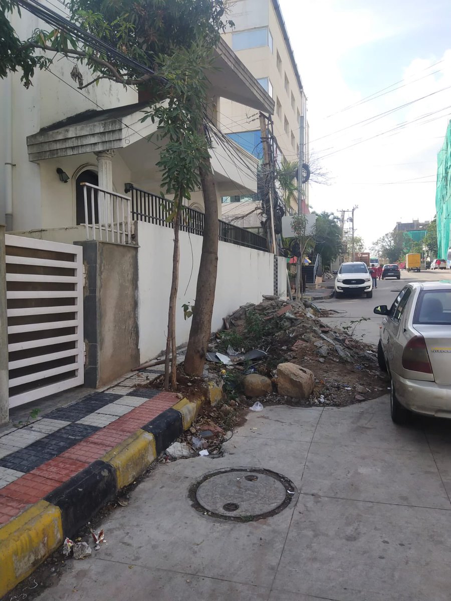 djbharatraj's tweet photo. @GHMCOnline @CommissionrGHMC @KTRTRS 
Hello sir , 
It’s been months this garbage not been clean by GHMC  it’s on Banjara Hills road no. 11 beside Minerva Grand Hotel  
Today snake 🐍 come out from this 
It’s an request please make it clean as soon as possible.. 
Thank you 🙏🏻 https://t.co/aSsU5g97t4