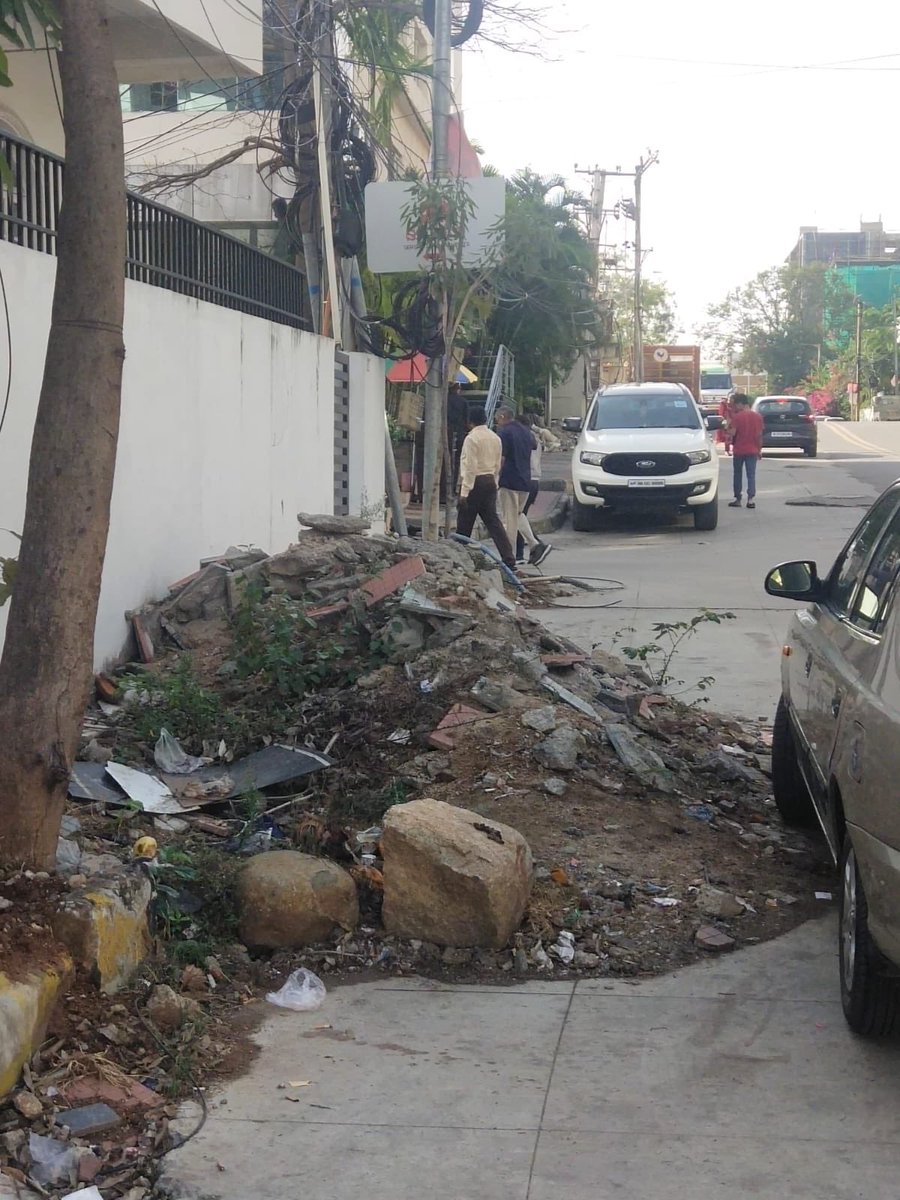 djbharatraj's tweet photo. @GHMCOnline @CommissionrGHMC @KTRTRS 
Hello sir , 
It’s been months this garbage not been clean by GHMC  it’s on Banjara Hills road no. 11 beside Minerva Grand Hotel  
Today snake 🐍 come out from this 
It’s an request please make it clean as soon as possible.. 
Thank you 🙏🏻 https://t.co/aSsU5g97t4