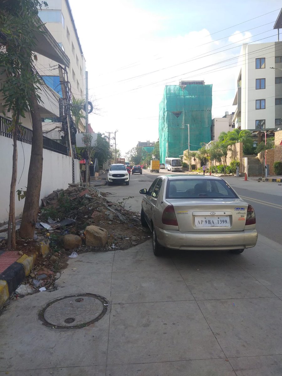 djbharatraj's tweet photo. @GHMCOnline @CommissionrGHMC @KTRTRS 
Hello sir , 
It’s been months this garbage not been clean by GHMC  it’s on Banjara Hills road no. 11 beside Minerva Grand Hotel  
Today snake 🐍 come out from this 
It’s an request please make it clean as soon as possible.. 
Thank you 🙏🏻 https://t.co/aSsU5g97t4