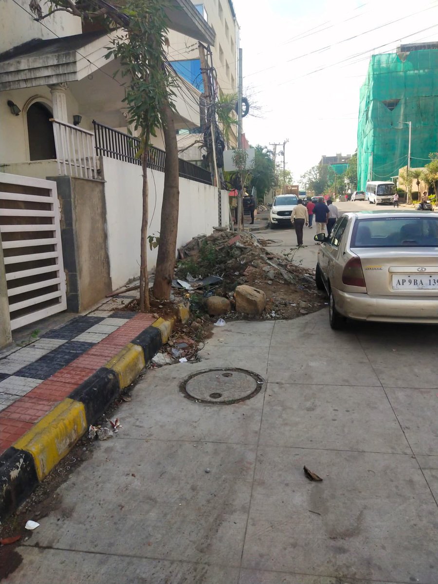 djbharatraj's tweet photo. @GHMCOnline @CommissionrGHMC @KTRTRS 
Hello sir , 
It’s been months this garbage not been clean by GHMC  it’s on Banjara Hills road no. 11 beside Minerva Grand Hotel  
Today snake 🐍 come out from this 
It’s an request please make it clean as soon as possible.. 
Thank you 🙏🏻 https://t.co/aSsU5g97t4